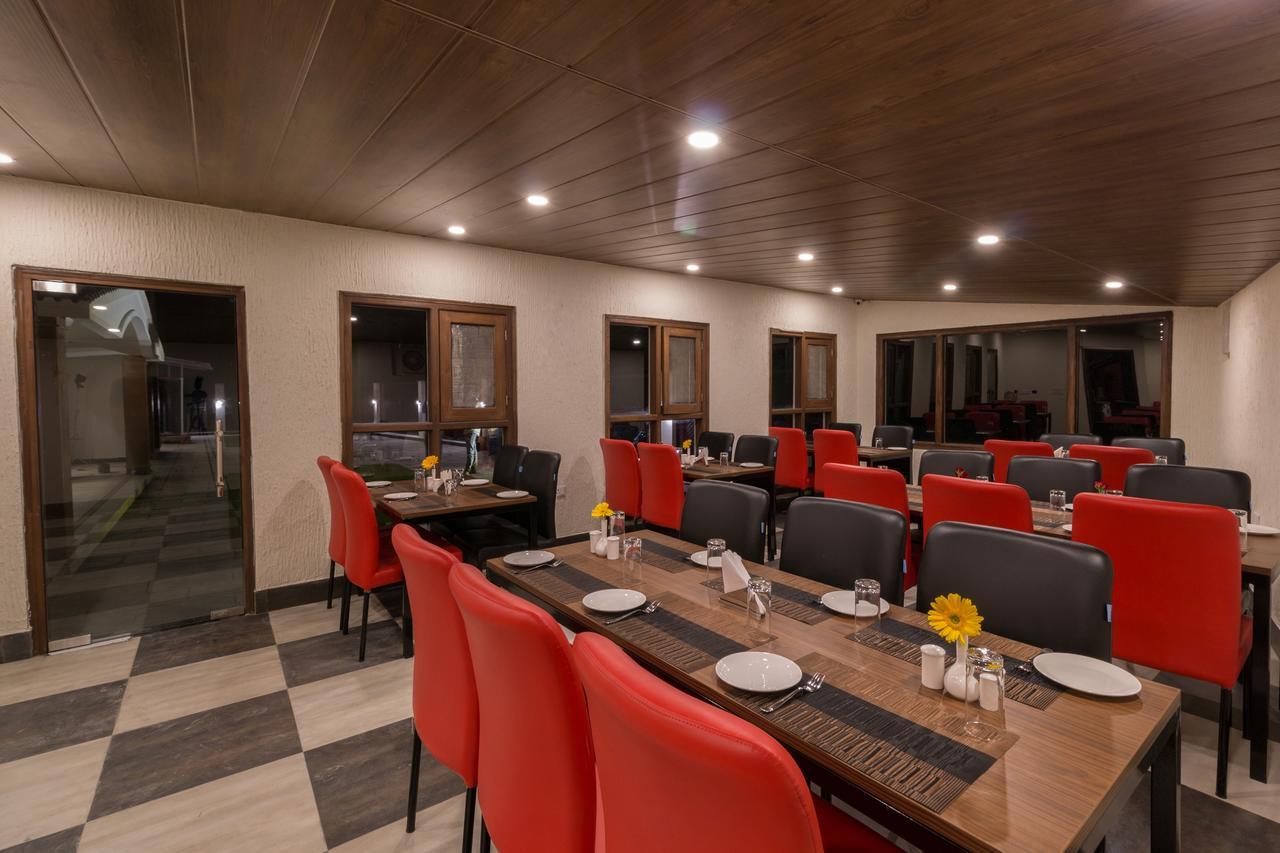Hotel Seven Oaks Dehradun Esterno foto