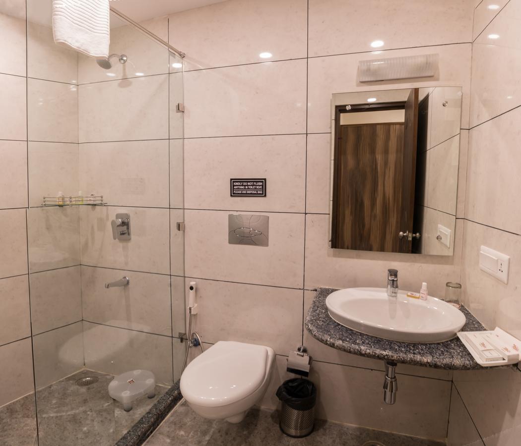 Hotel Seven Oaks Dehradun Esterno foto