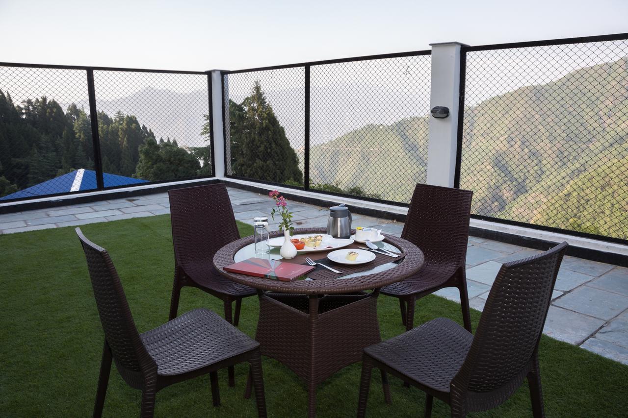 Hotel Seven Oaks Dehradun Esterno foto